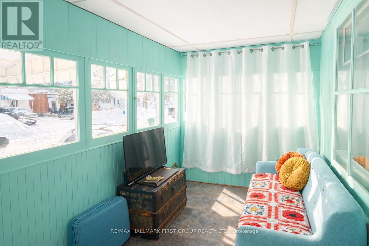 168 Adeline Street, Peterborough (Town Ward 3), Ontario  K9J 5E3 - Photo 4 - X12785930