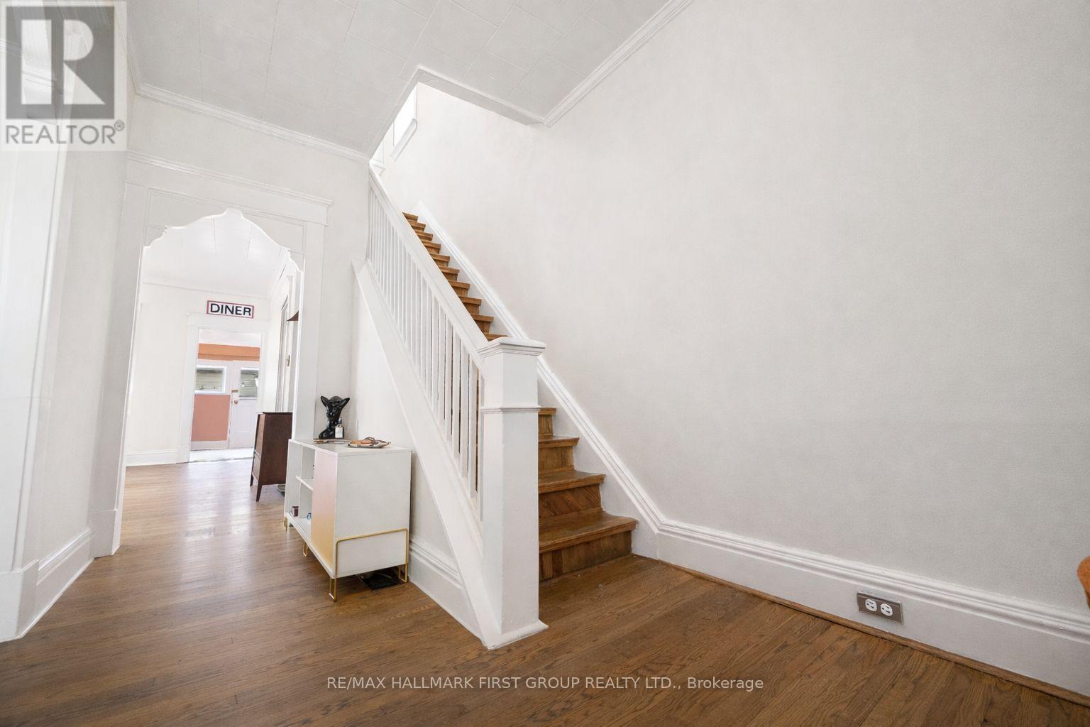 168 Adeline Street, Peterborough (Town Ward 3), Ontario  K9J 5E3 - Photo 6 - X12785930