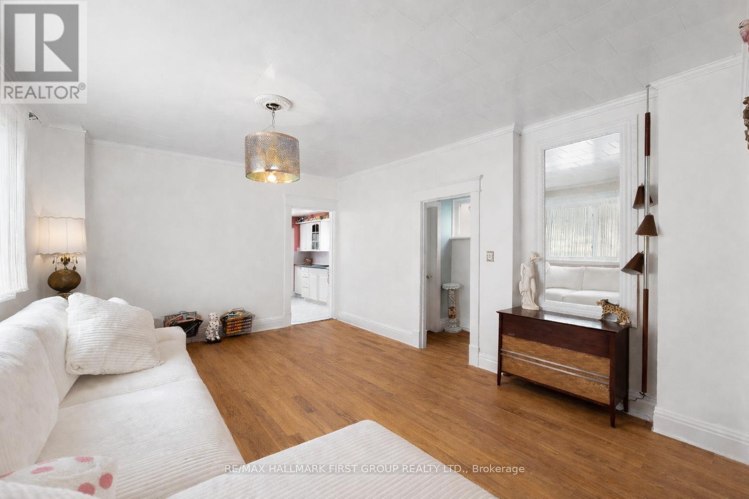 168 Adeline Street, Peterborough (Town Ward 3), Ontario  K9J 5E3 - Photo 9 - X12785930