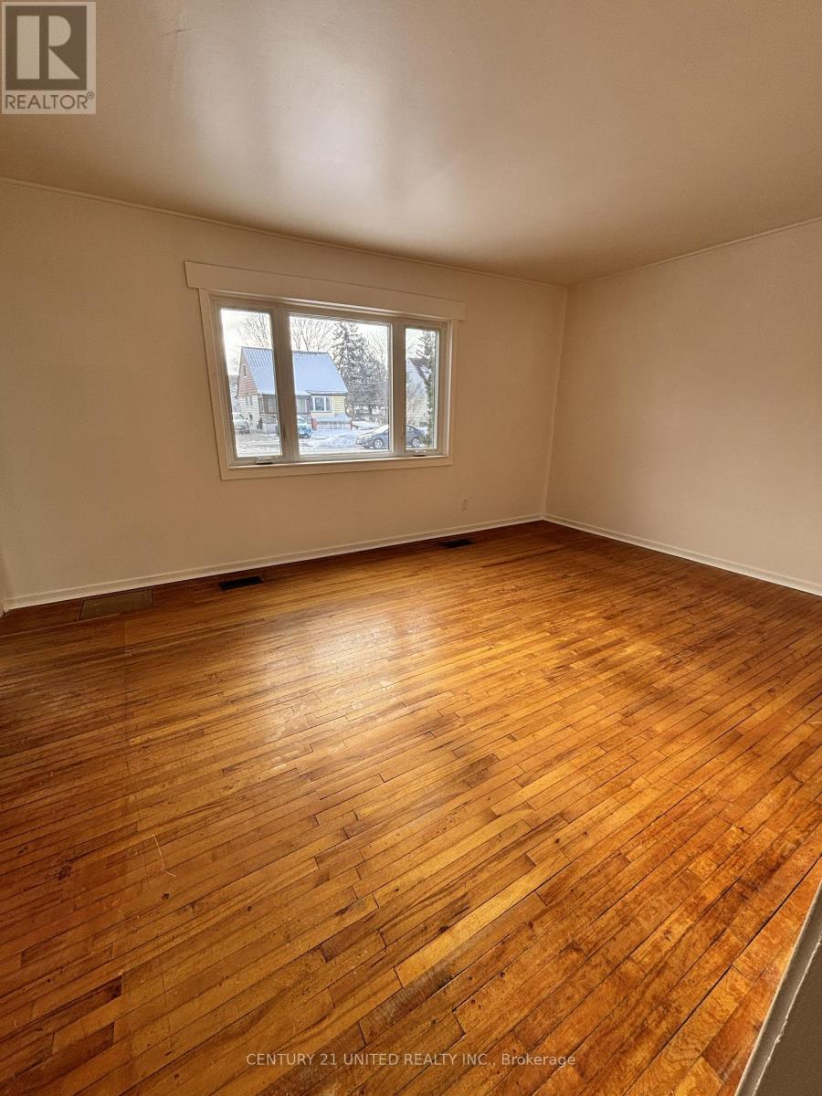 638 Mckellar Street, Peterborough (Otonabee Ward 1), Ontario  K9J 1R3 - Photo 4 - X12787206