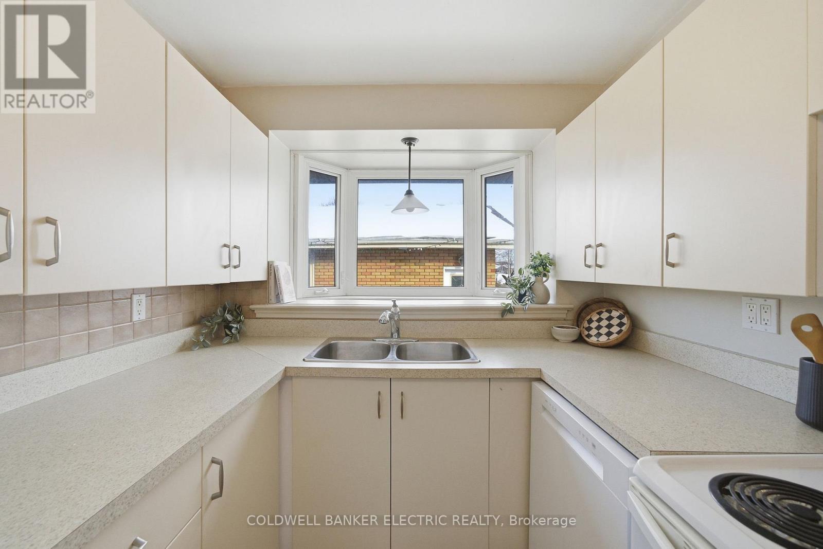 756 Barbara Crescent, Peterborough (Otonabee Ward 1), Ontario  K9J 3X7 - Photo 9 - X12789984