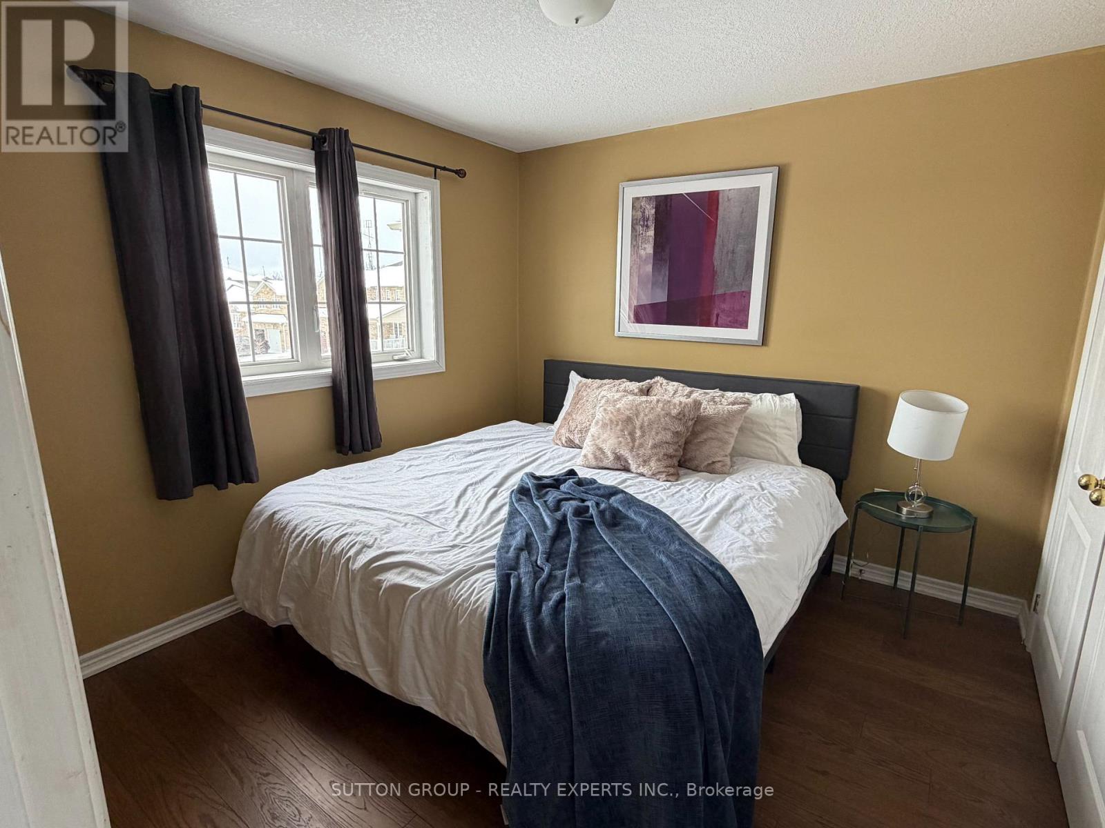 28 Cook Street, Kawartha Lakes (Lindsay), Ontario  K9V 0A7 - Photo 2 - X12790104