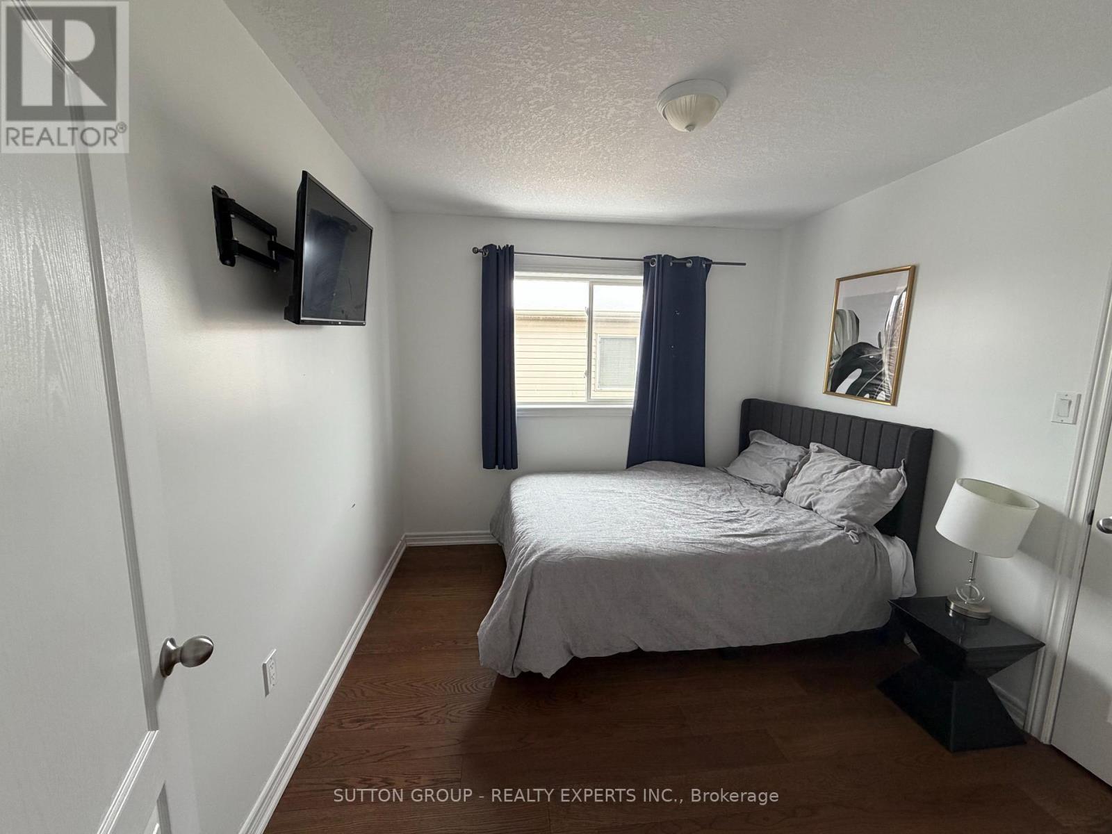 28 Cook Street, Kawartha Lakes (Lindsay), Ontario  K9V 0A7 - Photo 3 - X12790104