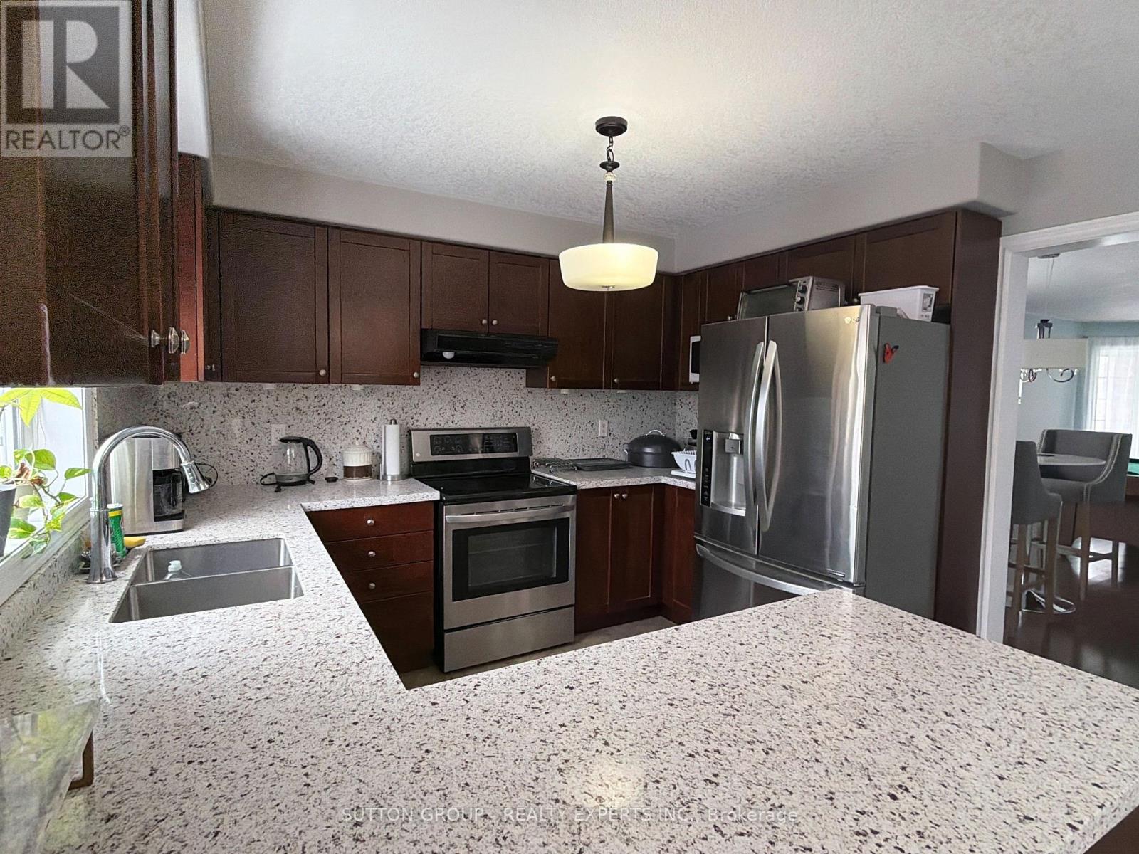 28 Cook Street, Kawartha Lakes (Lindsay), Ontario  K9V 0A7 - Photo 9 - X12790104