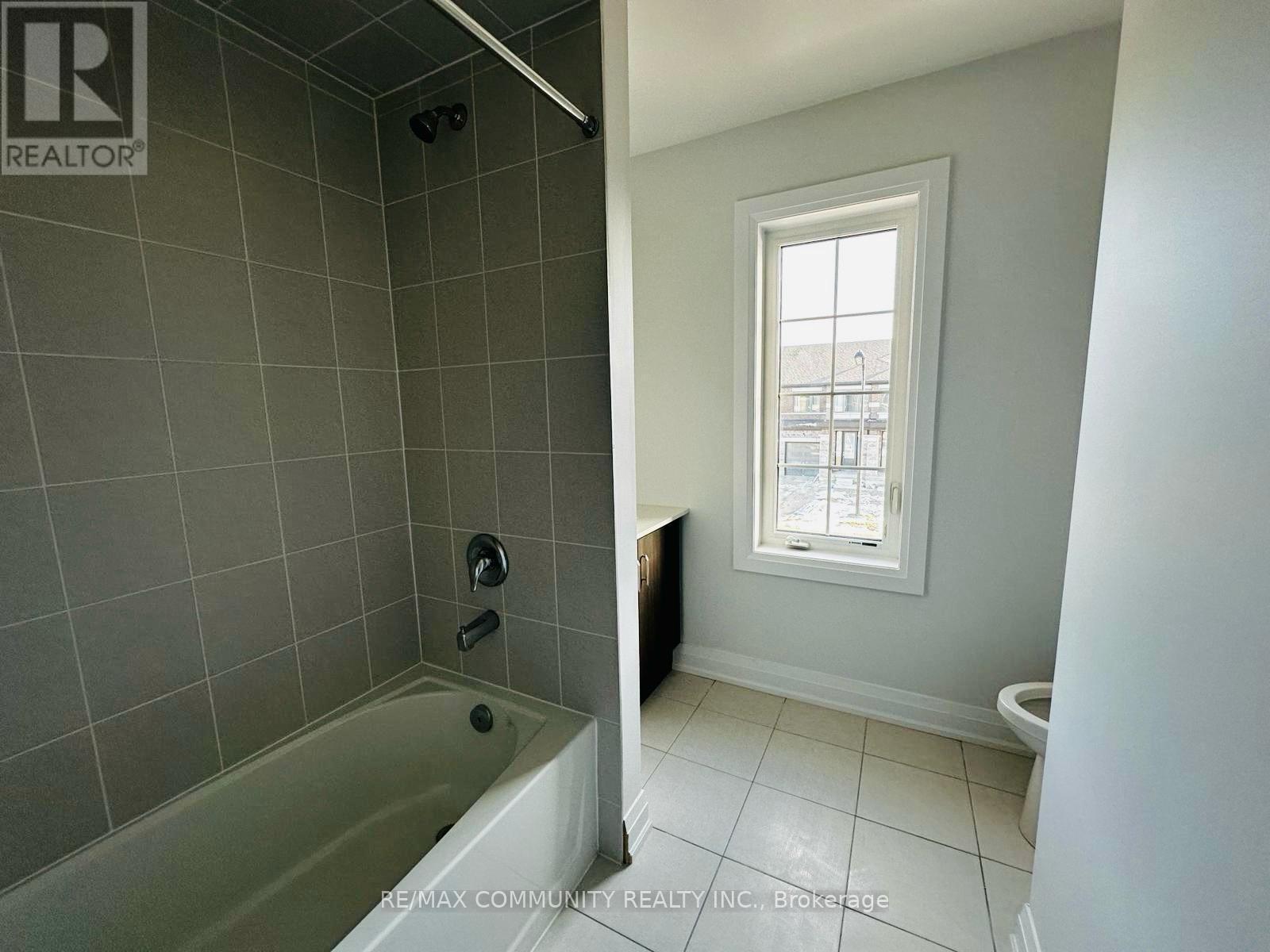 21 Corley Street, Kawartha Lakes (Lindsay), Ontario  K9V 0R2 - Photo 2 - X12790628