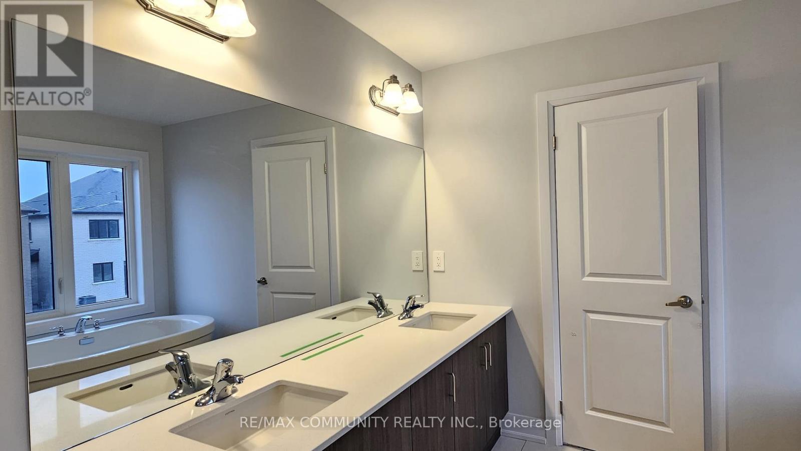 21 Corley Street, Kawartha Lakes (Lindsay), Ontario  K9V 0R2 - Photo 3 - X12790628