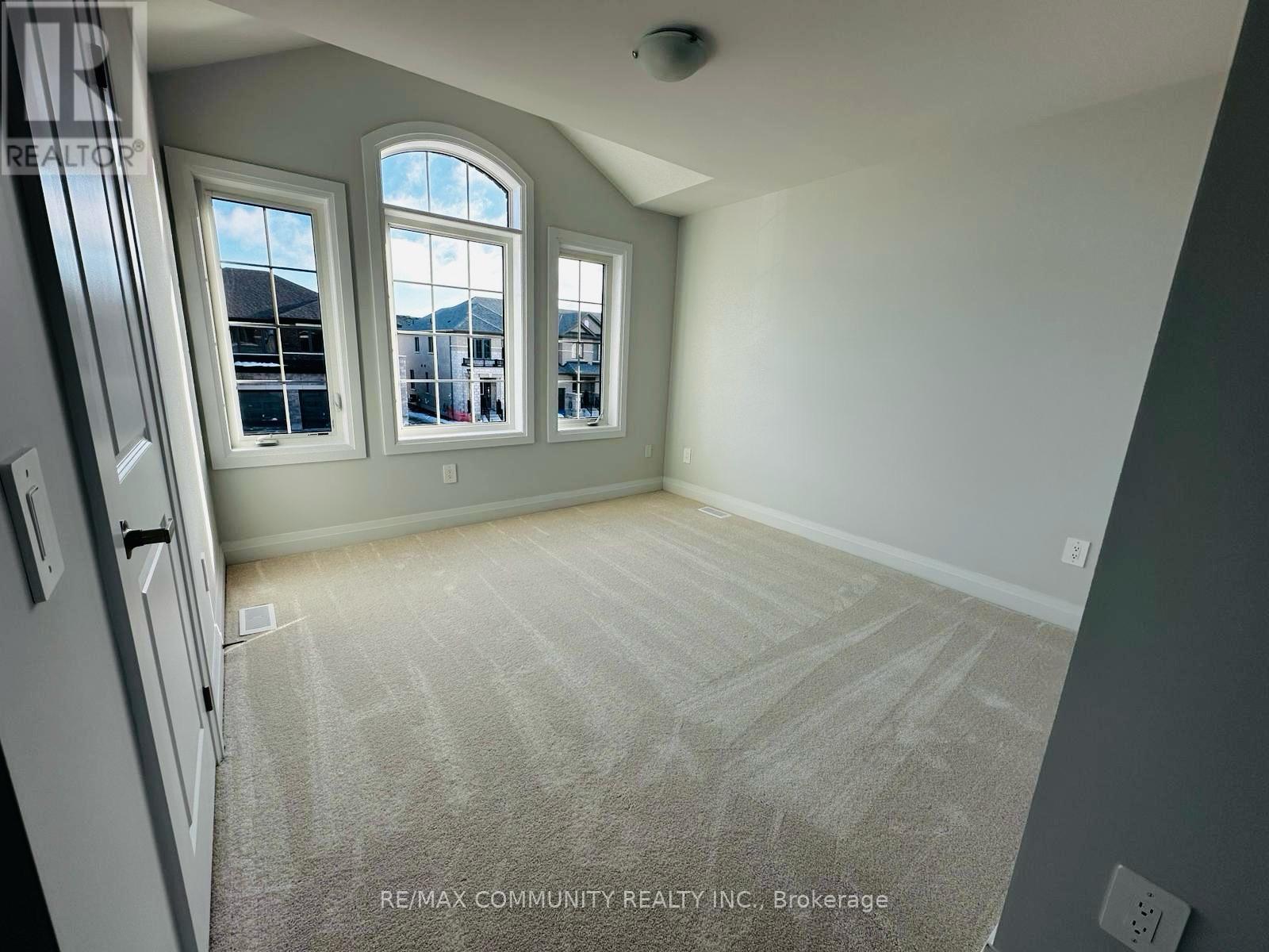 21 Corley Street, Kawartha Lakes (Lindsay), Ontario  K9V 0R2 - Photo 4 - X12790628