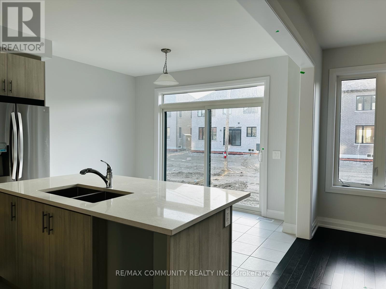 21 Corley Street, Kawartha Lakes (Lindsay), Ontario  K9V 0R2 - Photo 9 - X12790628