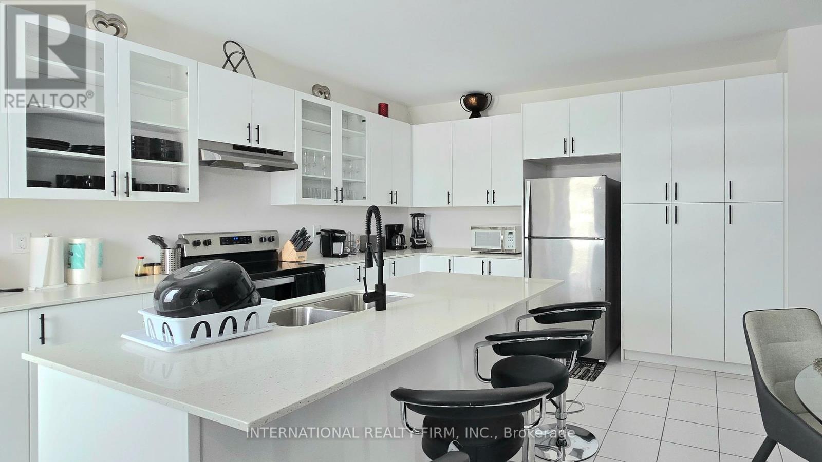 18 Hancock Crescent, Kawartha Lakes (Lindsay), Ontario  K9V 0P2 - Photo 8 - X12790930