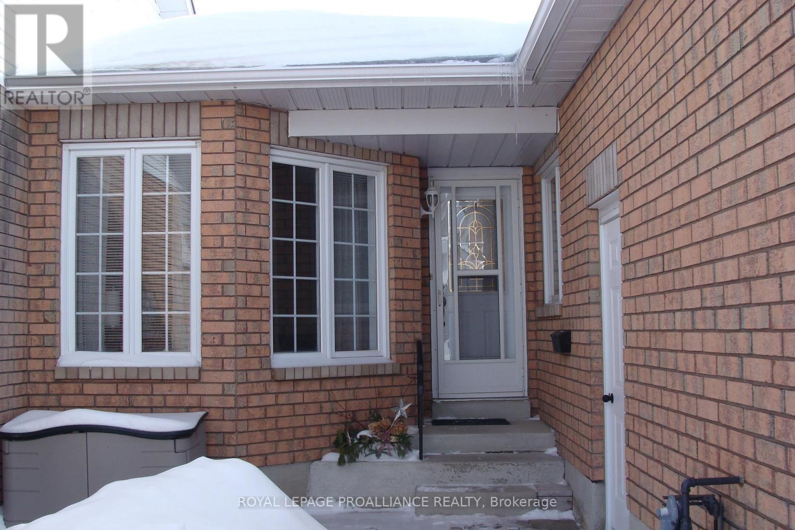 1269 Eagle Crescent, Peterborough (Monaghan Ward 2), Ontario  K9K 2K6 - Photo 2 - X12791216