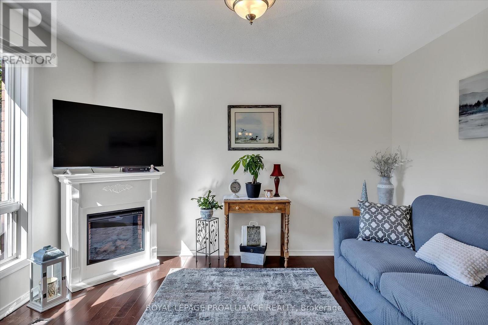 1269 Eagle Crescent, Peterborough (Monaghan Ward 2), Ontario  K9K 2K6 - Photo 4 - X12791216