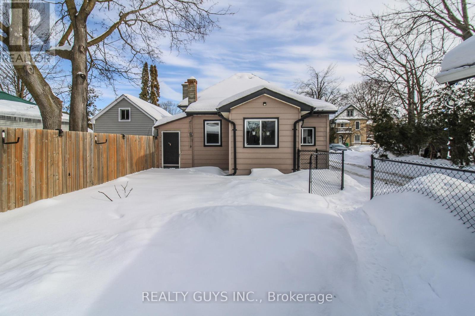 459 Donegal Street, Peterborough (Town Ward 3), Ontario  K9H 4L7 - Photo 8 - X12792306