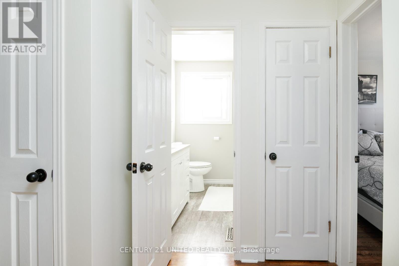 1002 Albany Court, Peterborough (Ashburnham Ward 4), Ontario  K9J 1J2 - Photo 11 - X12793050