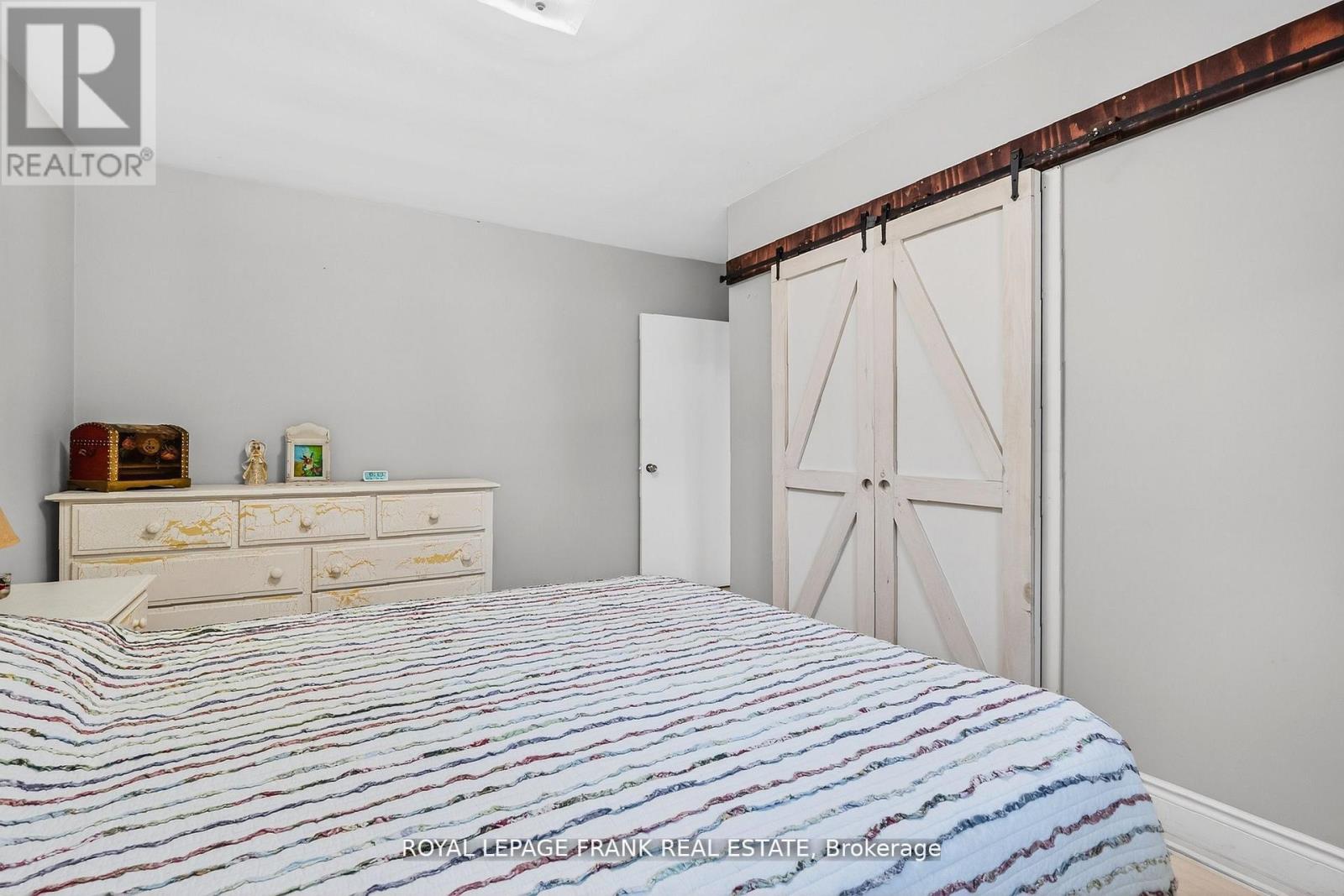 32 Melbourne Street E, Kawartha Lakes (Lindsay), Ontario  K9V 1X7 - Photo 16 - X12793190