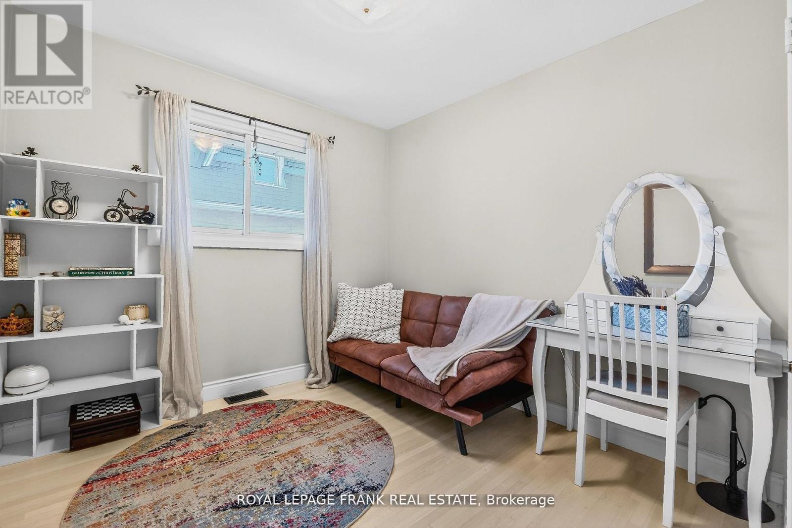 32 Melbourne Street E, Kawartha Lakes (Lindsay), Ontario  K9V 1X7 - Photo 18 - X12793190