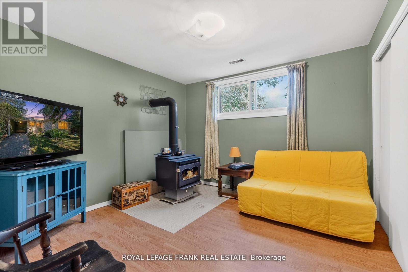 32 Melbourne Street E, Kawartha Lakes (Lindsay), Ontario  K9V 1X7 - Photo 22 - X12793190