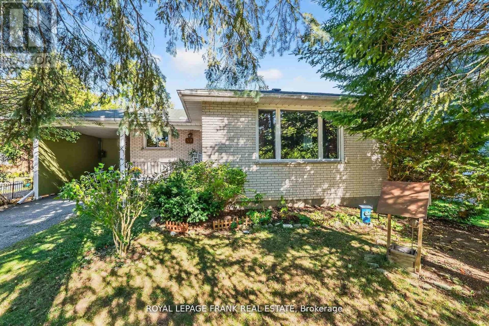 32 Melbourne Street E, Kawartha Lakes (Lindsay), Ontario  K9V 1X7 - Photo 3 - X12793190