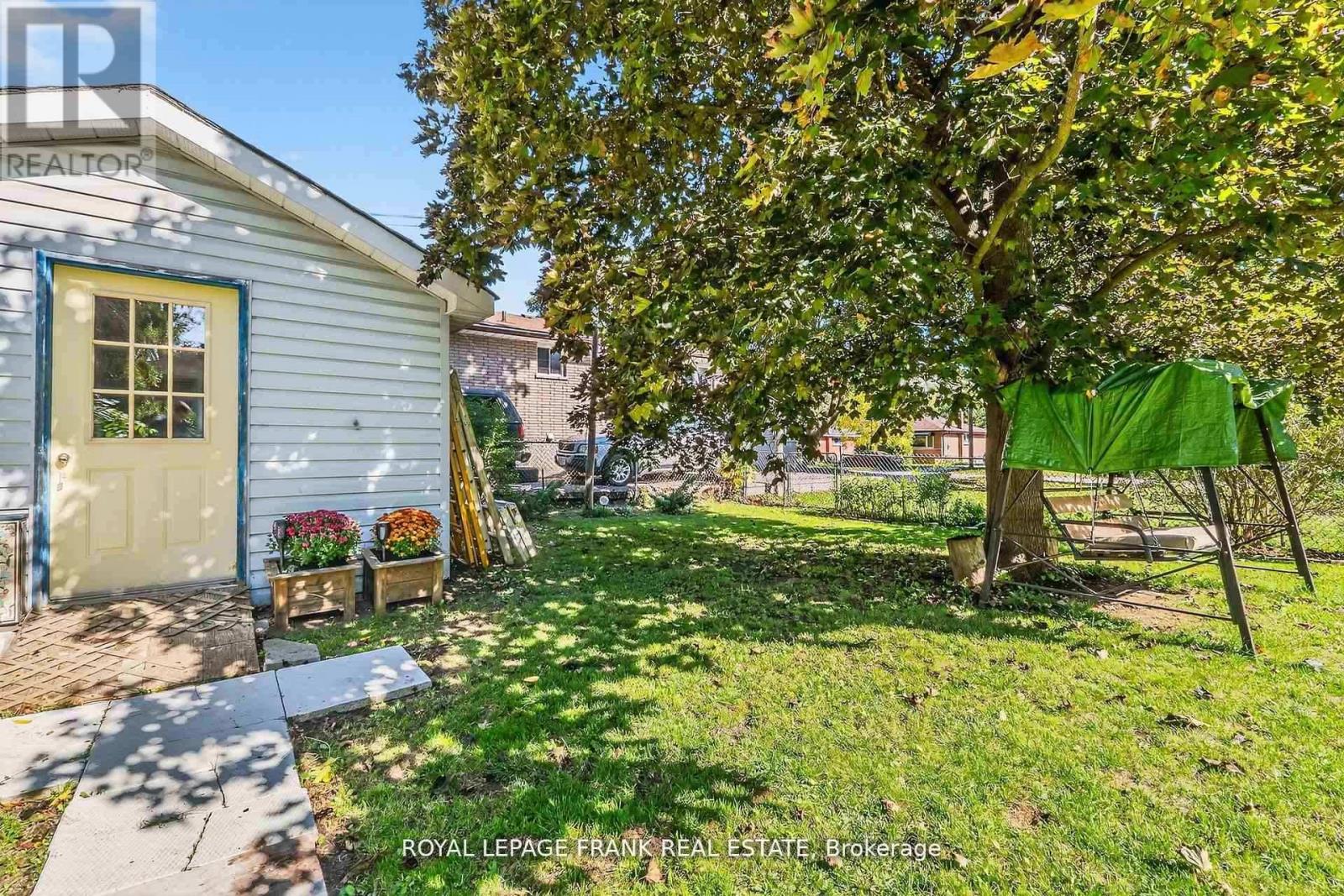 32 Melbourne Street E, Kawartha Lakes (Lindsay), Ontario  K9V 1X7 - Photo 34 - X12793190