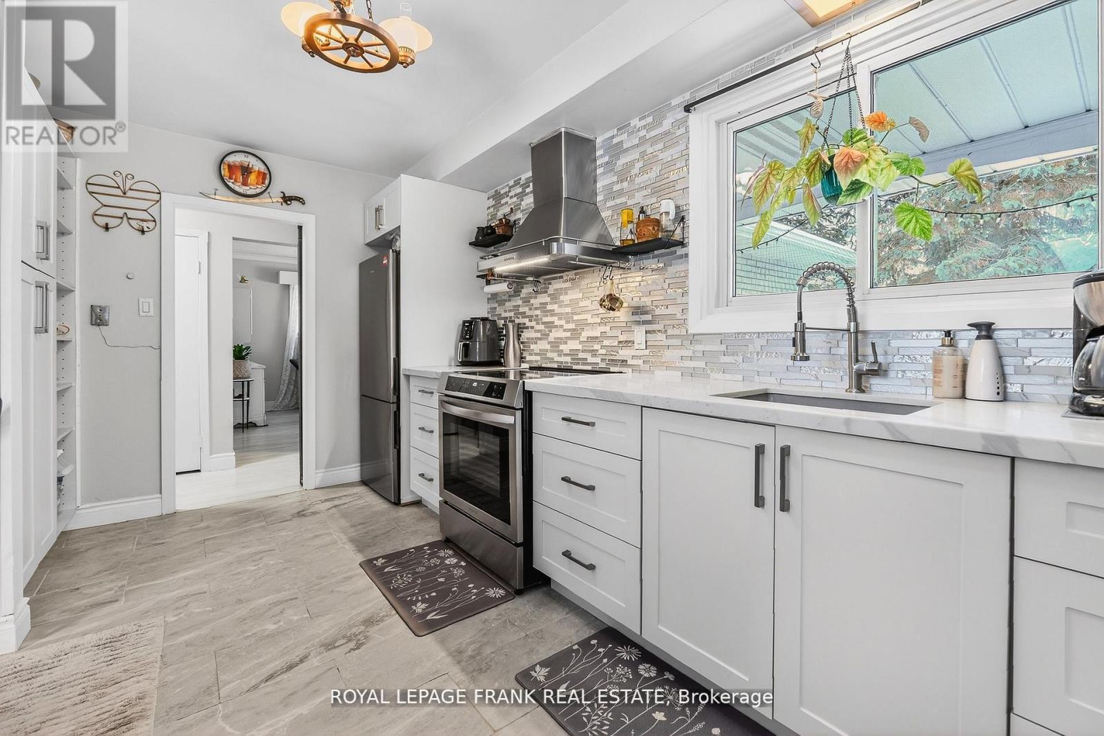 32 Melbourne Street E, Kawartha Lakes (Lindsay), Ontario  K9V 1X7 - Photo 8 - X12793190