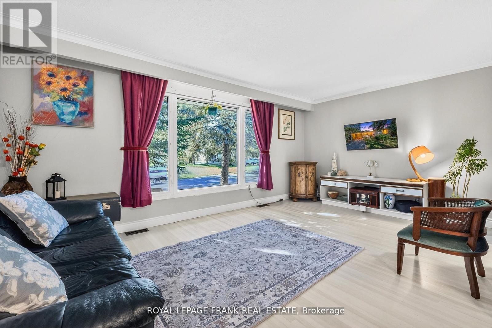 32 Melbourne Street E, Kawartha Lakes (Lindsay), Ontario  K9V 1X7 - Photo 9 - X12793190