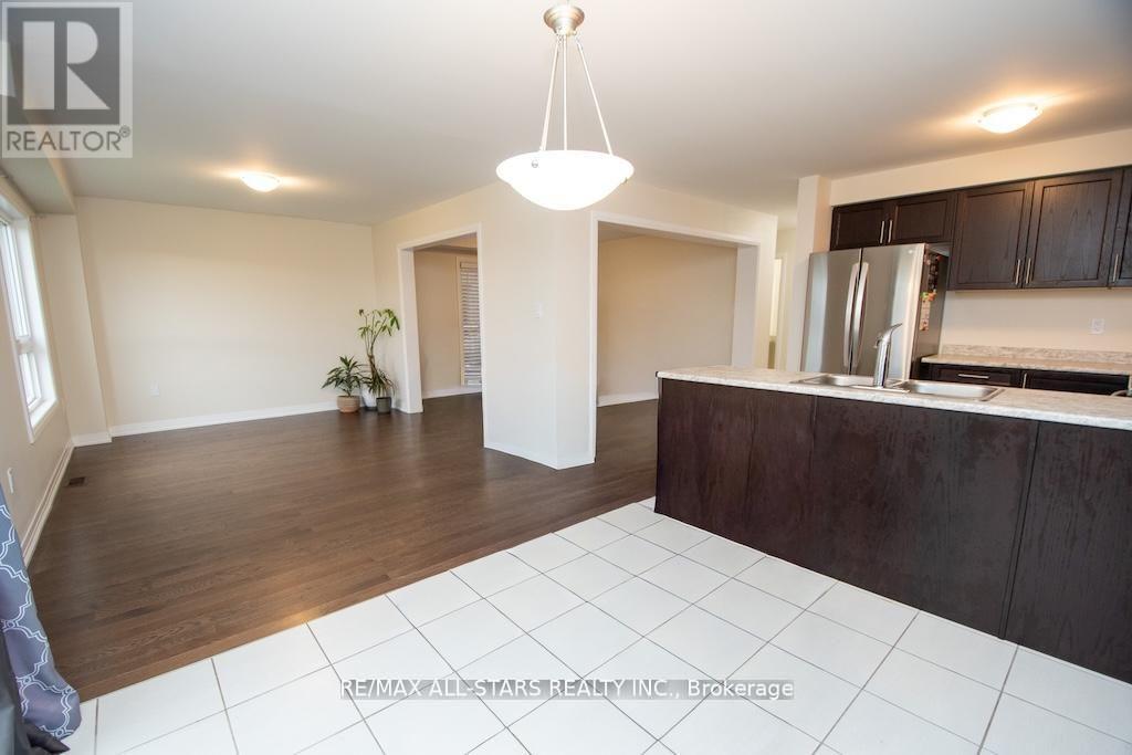 44 Carew Boulevard, Kawartha Lakes (Lindsay), Ontario  K9V 4R1 - Photo 10 - X12793260