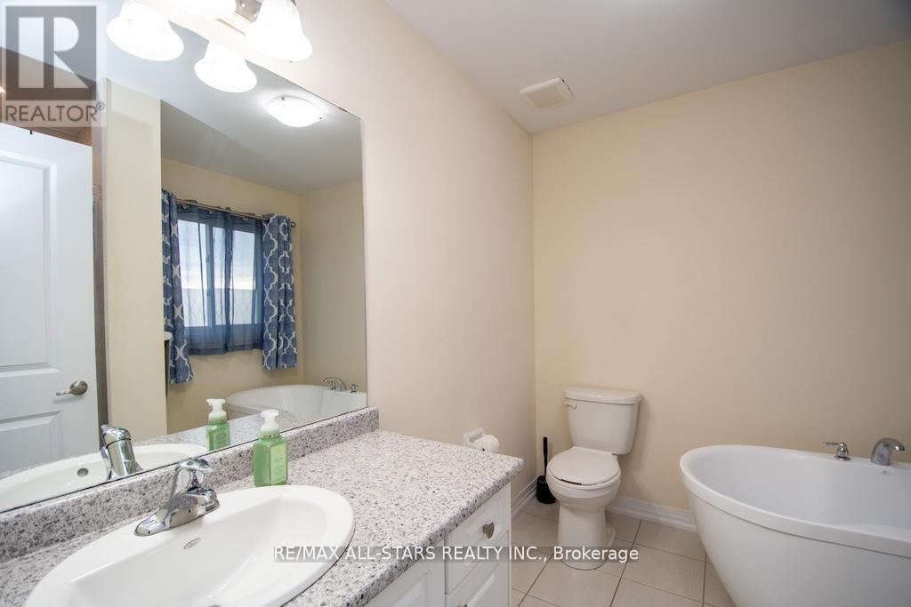 44 Carew Boulevard, Kawartha Lakes (Lindsay), Ontario  K9V 4R1 - Photo 24 - X12793260