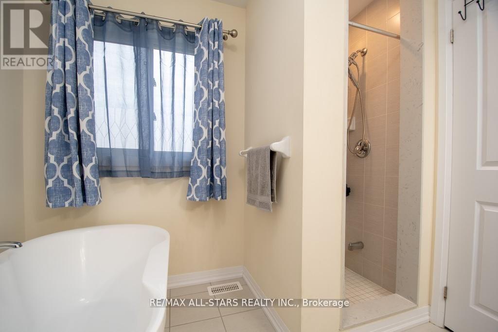 44 Carew Boulevard, Kawartha Lakes (Lindsay), Ontario  K9V 4R1 - Photo 25 - X12793260