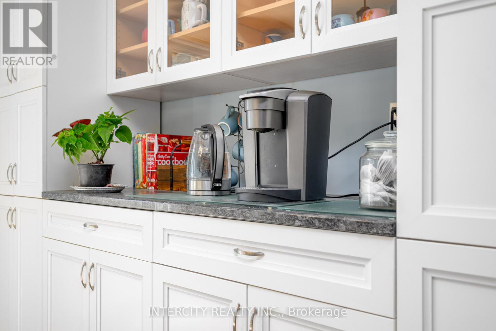 48 Champlain Boulevard, Kawartha Lakes (Lindsay), Ontario  K9V 0J1 - Photo 11 - X12793140