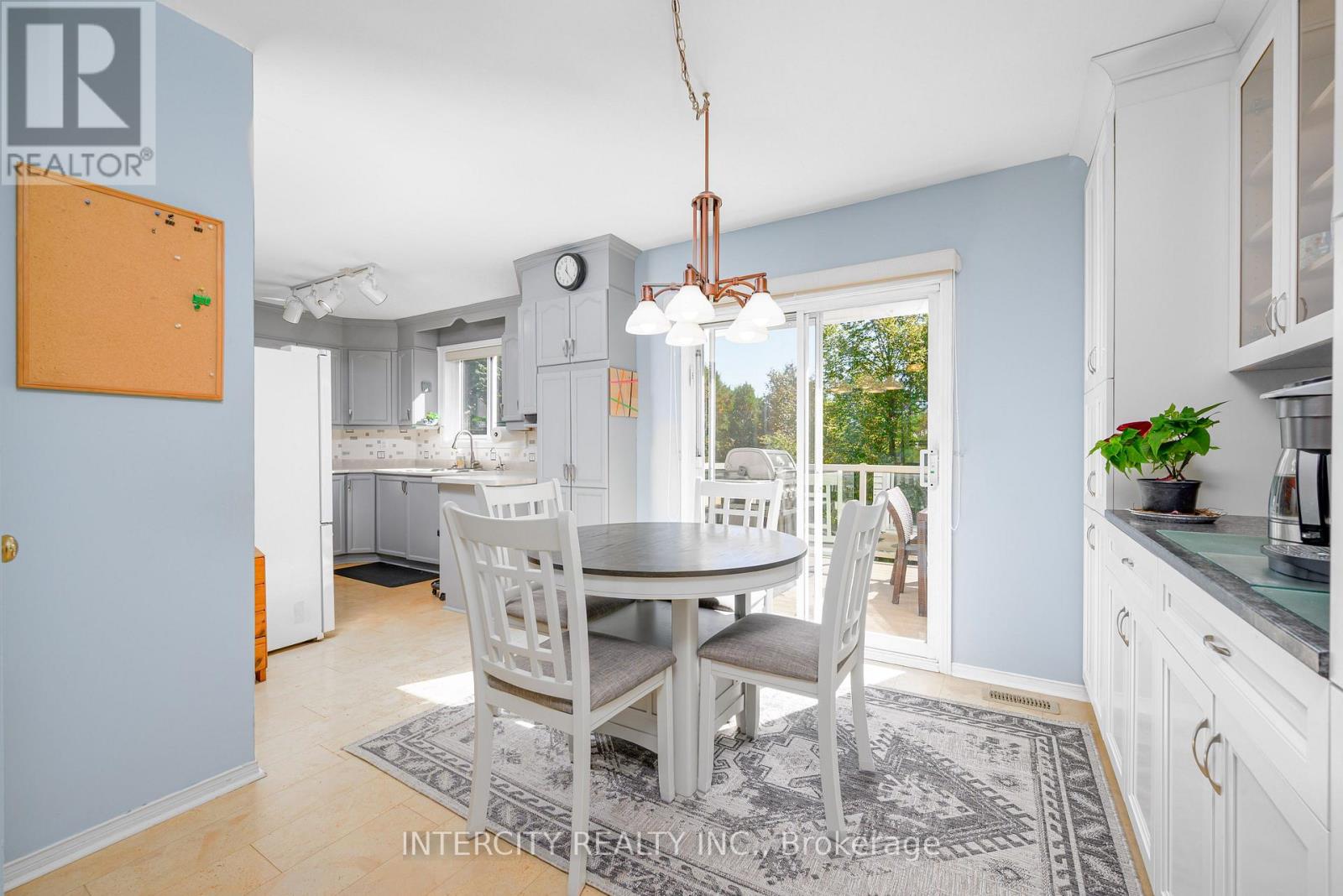 48 Champlain Boulevard, Kawartha Lakes (Lindsay), Ontario  K9V 0J1 - Photo 12 - X12793140