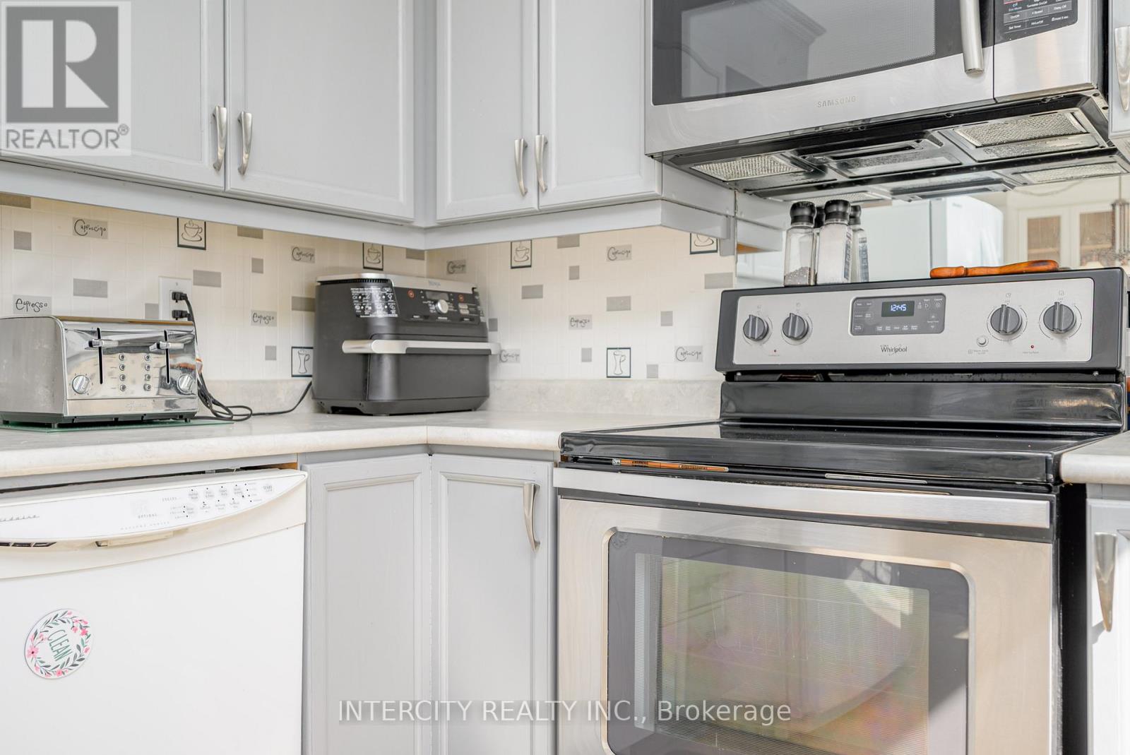 48 Champlain Boulevard, Kawartha Lakes (Lindsay), Ontario  K9V 0J1 - Photo 14 - X12793140