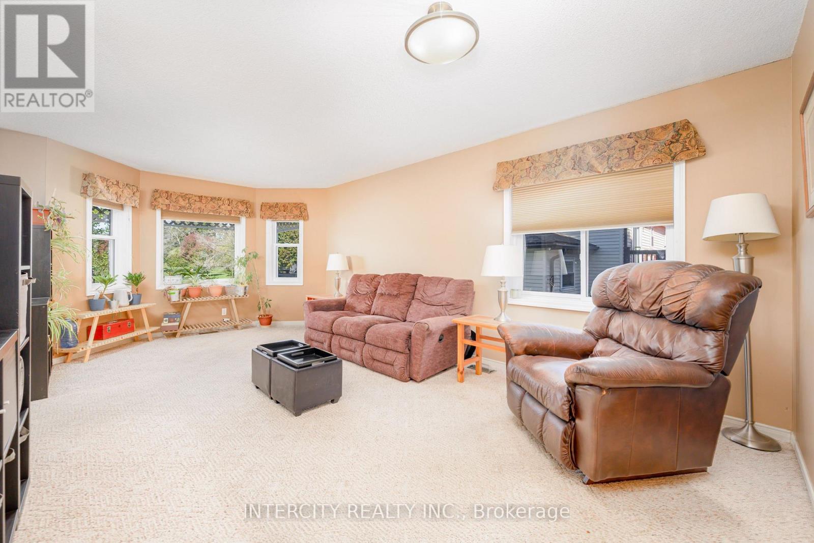 48 Champlain Boulevard, Kawartha Lakes (Lindsay), Ontario  K9V 0J1 - Photo 8 - X12793140