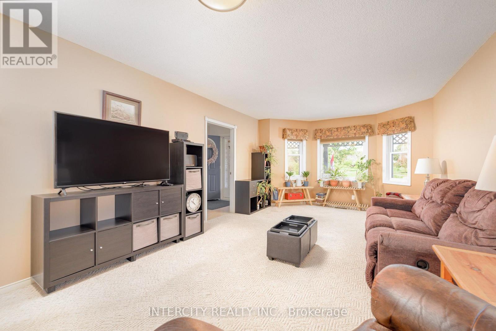 48 Champlain Boulevard, Kawartha Lakes (Lindsay), Ontario  K9V 0J1 - Photo 9 - X12793140