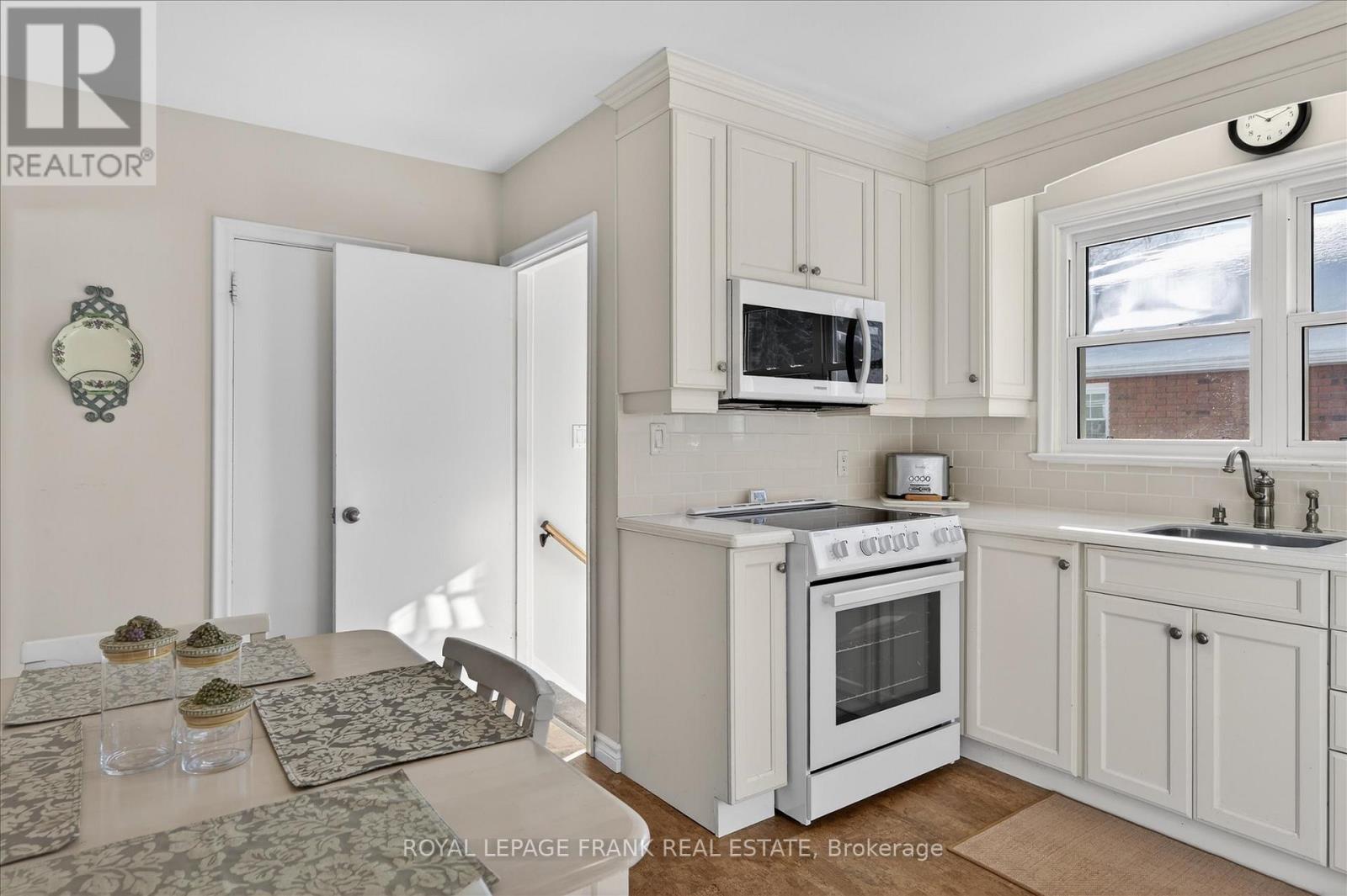 797 Valleyview Drive, Peterborough (Monaghan Ward 2), Ontario  K9J 6P9 - Photo 10 - X12793310