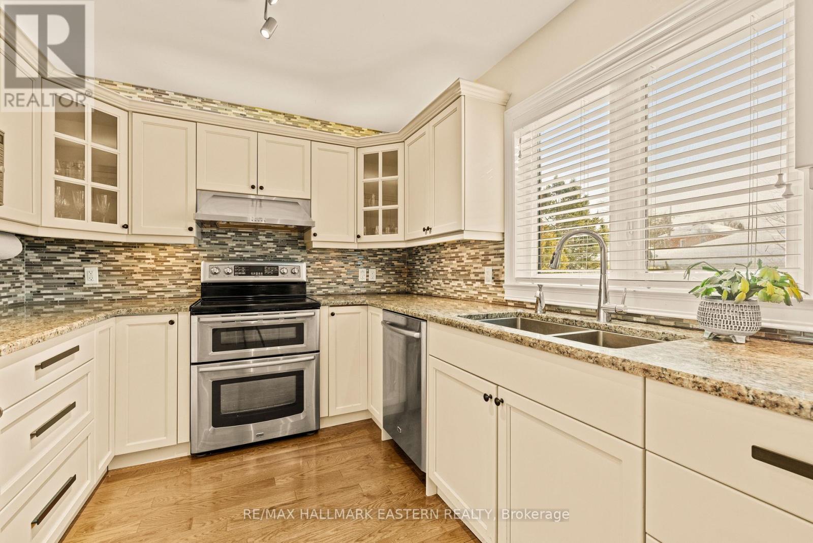 9 Bloomfield Court, Selwyn, Ontario  K0L 2H0 - Photo 7 - X12793768