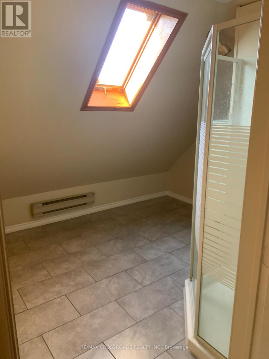 317 Boswell Avenue, Peterborough (Town Ward 3), Ontario  K9J 5G2 - Photo 11 - X12793868