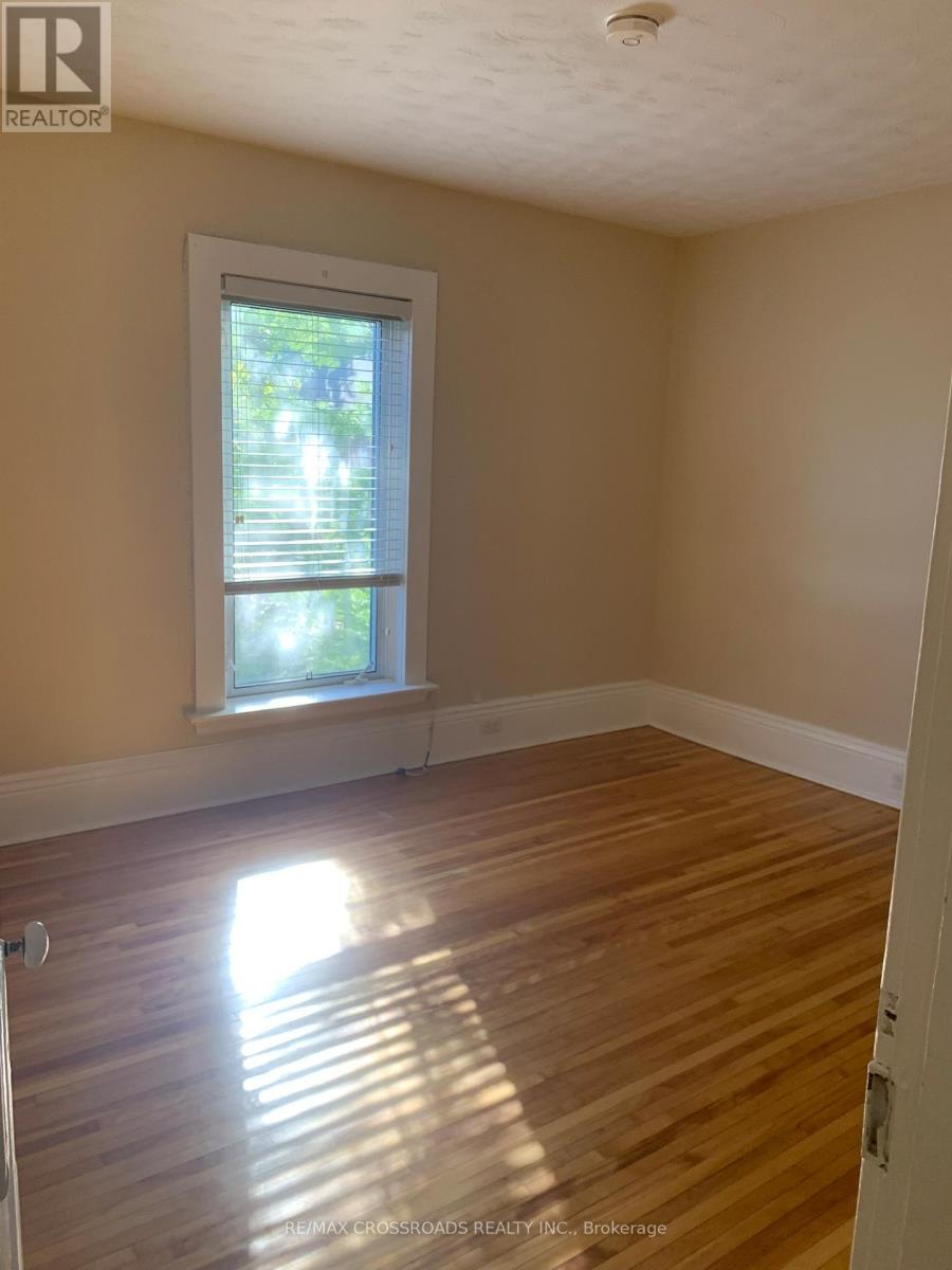 317 Boswell Avenue, Peterborough (Town Ward 3), Ontario  K9J 5G2 - Photo 3 - X12793868