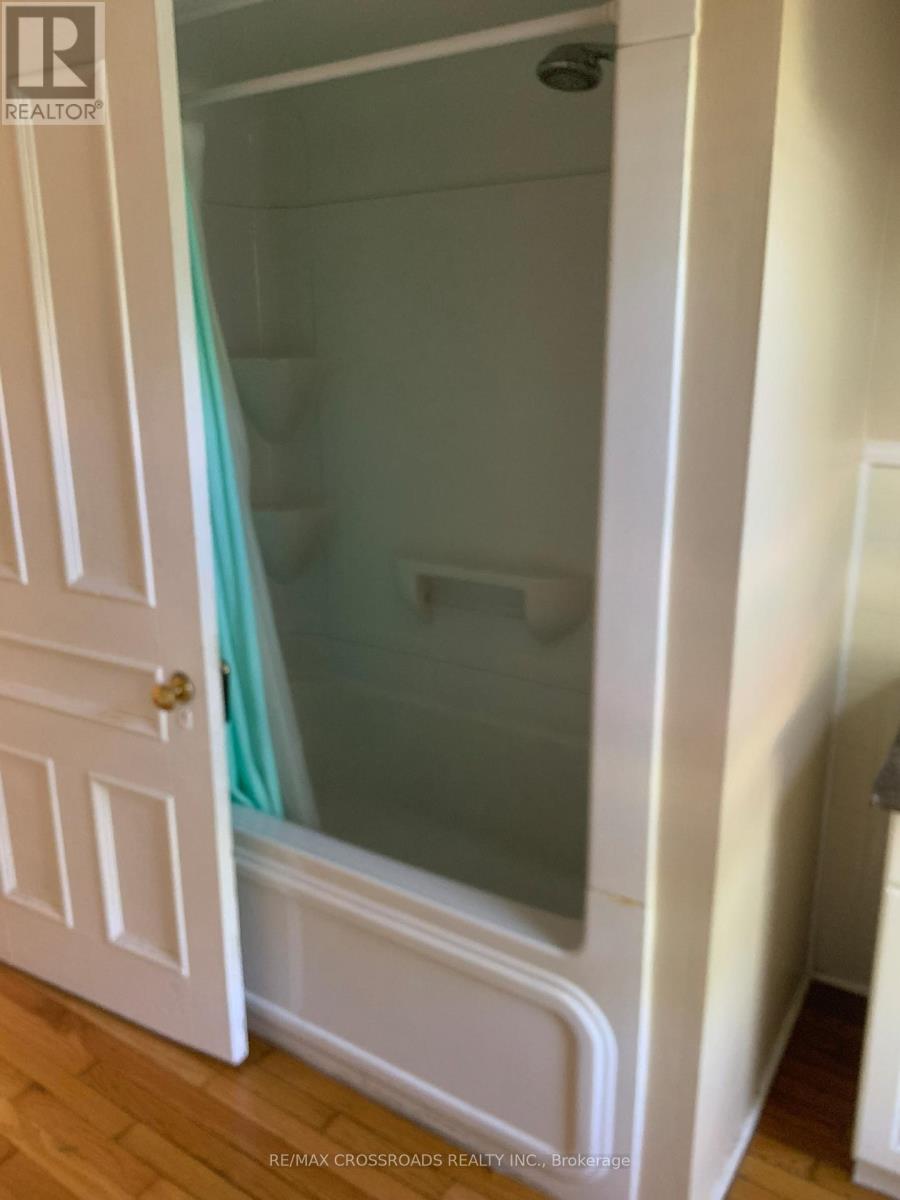 317 Boswell Avenue, Peterborough (Town Ward 3), Ontario  K9J 5G2 - Photo 8 - X12793868