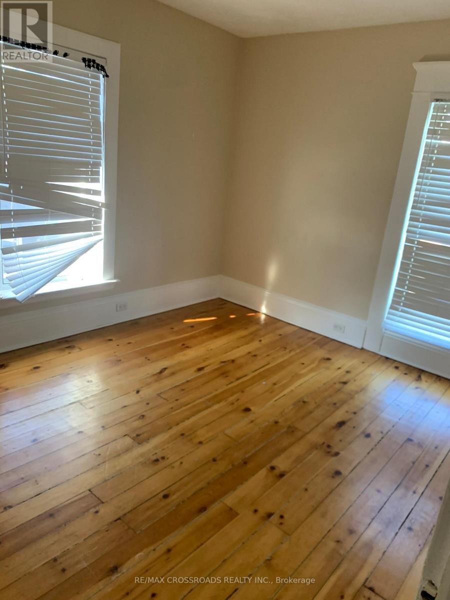 317 Boswell Avenue, Peterborough (Town Ward 3), Ontario  K9J 5G2 - Photo 9 - X12793868