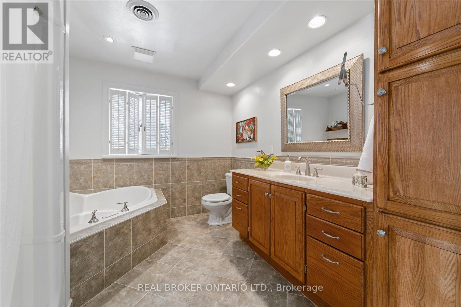 1449 Champlain Drive, Peterborough (Northcrest Ward 5), Ontario  K9L 1N3 - Photo 34 - X12796784