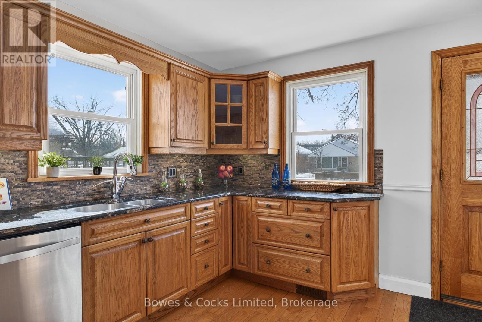 820 Nicholls Street, Peterborough (Northcrest Ward 5), Ontario  K9H 5T8 - Photo 10 - X12796860