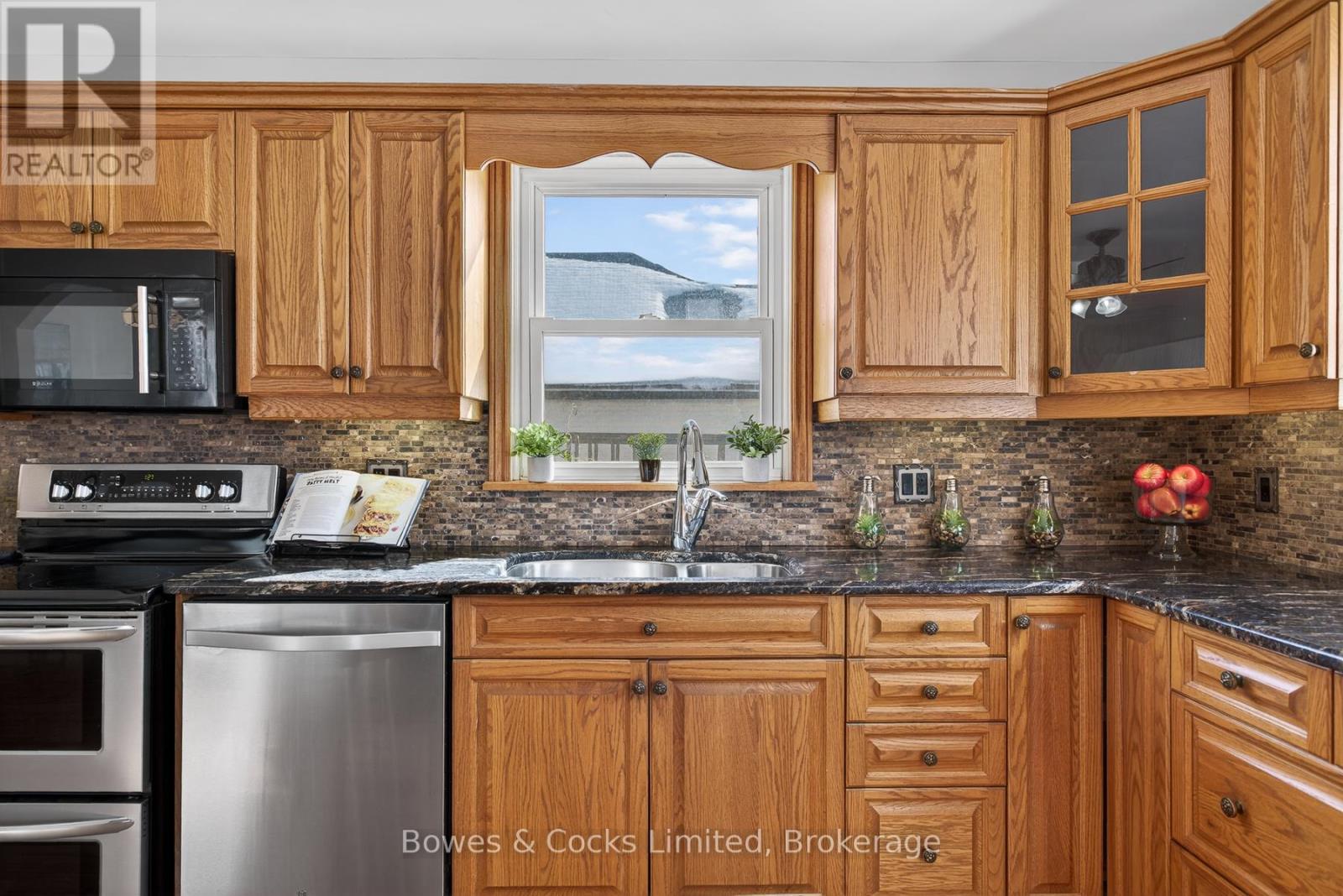 820 Nicholls Street, Peterborough (Northcrest Ward 5), Ontario  K9H 5T8 - Photo 11 - X12796860