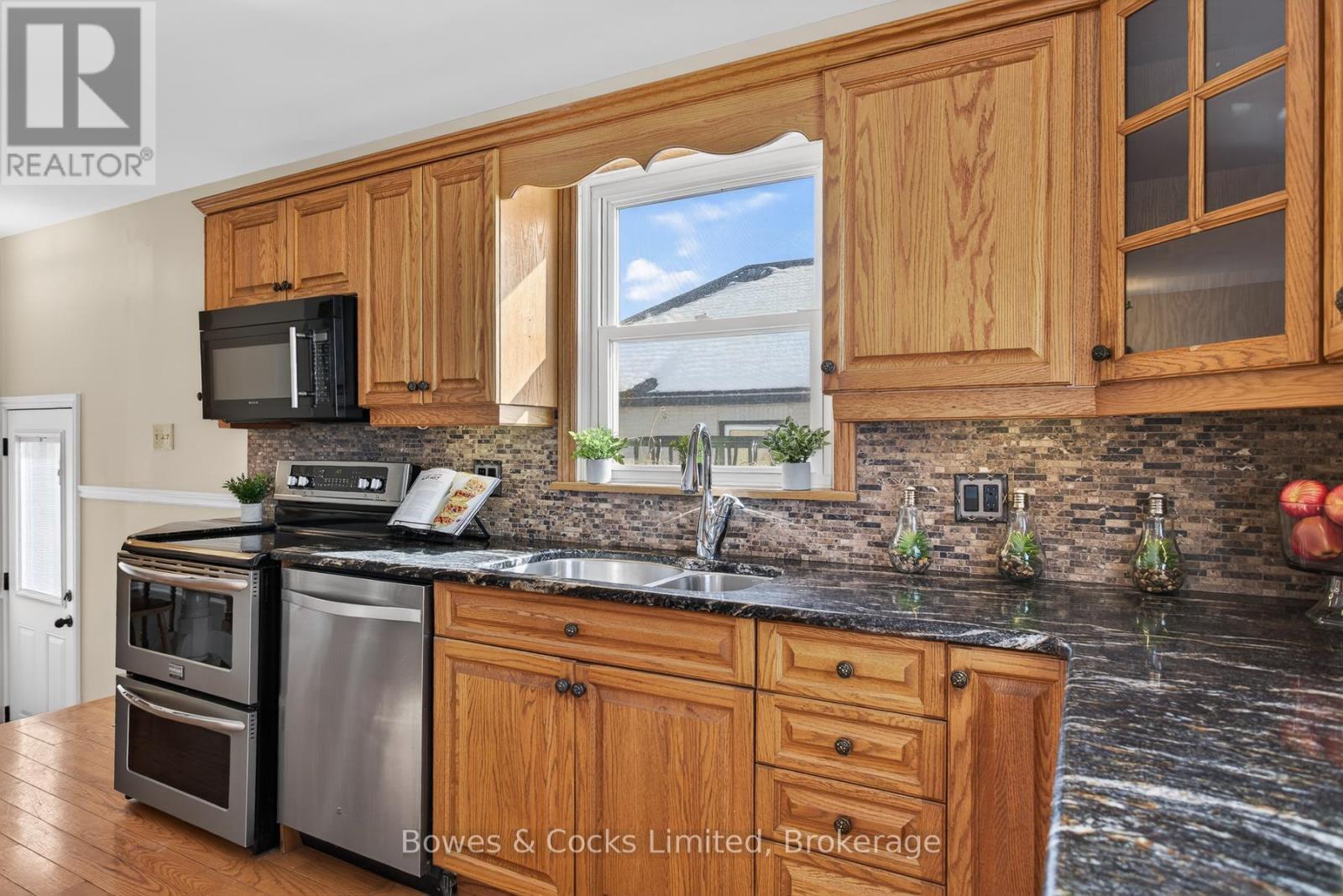 820 Nicholls Street, Peterborough (Northcrest Ward 5), Ontario  K9H 5T8 - Photo 12 - X12796860