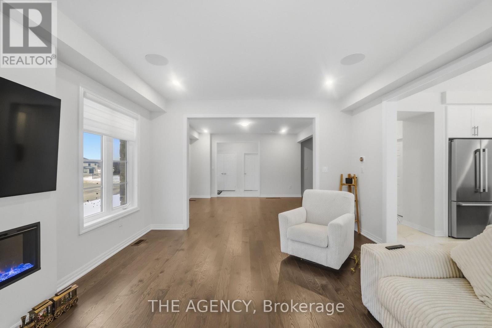 134 Flood Avenue, Clarington (Newcastle), Ontario  L1B 0W6 - Photo 5 - E12797136