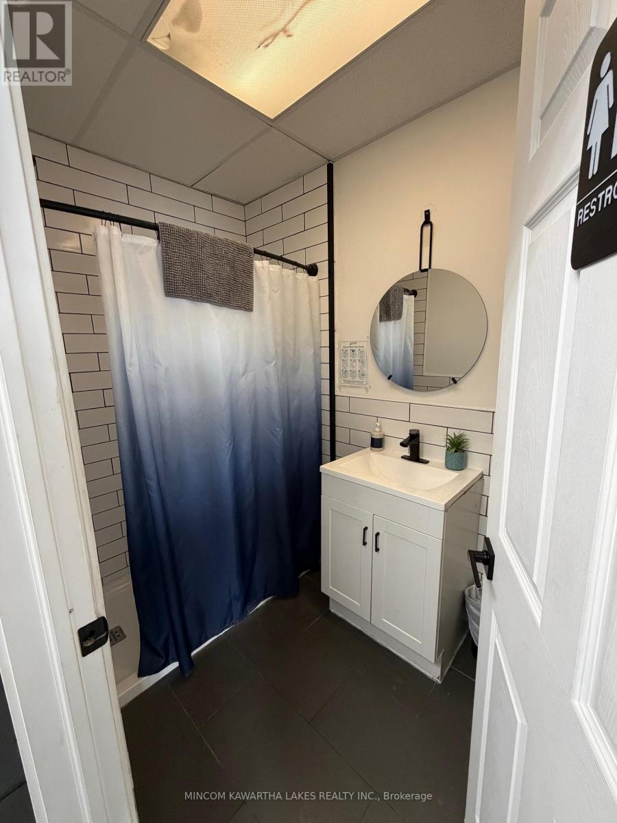 11 & 12 - 550 Lansdowne Street W, Peterborough (Town Ward 3), Ontario  K9J 8J8 - Photo 5 - X12797840