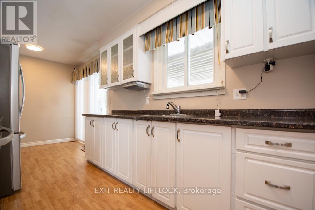 990 St Paul's Street, Peterborough (Northcrest Ward 5), Ontario  K9H 6J6 - Photo 12 - X12798246