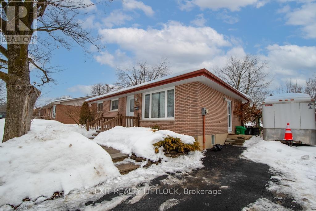 990 St Paul's Street, Peterborough (Northcrest Ward 5), Ontario  K9H 6J6 - Photo 2 - X12798246