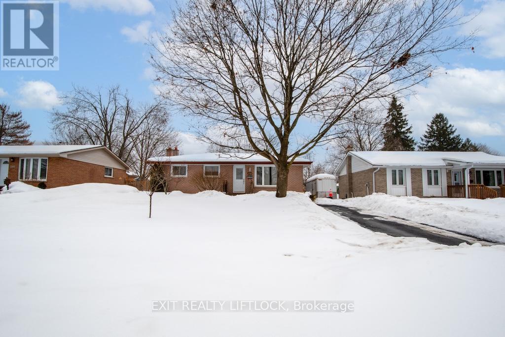 990 St Paul's Street, Peterborough (Northcrest Ward 5), Ontario  K9H 6J6 - Photo 3 - X12798246