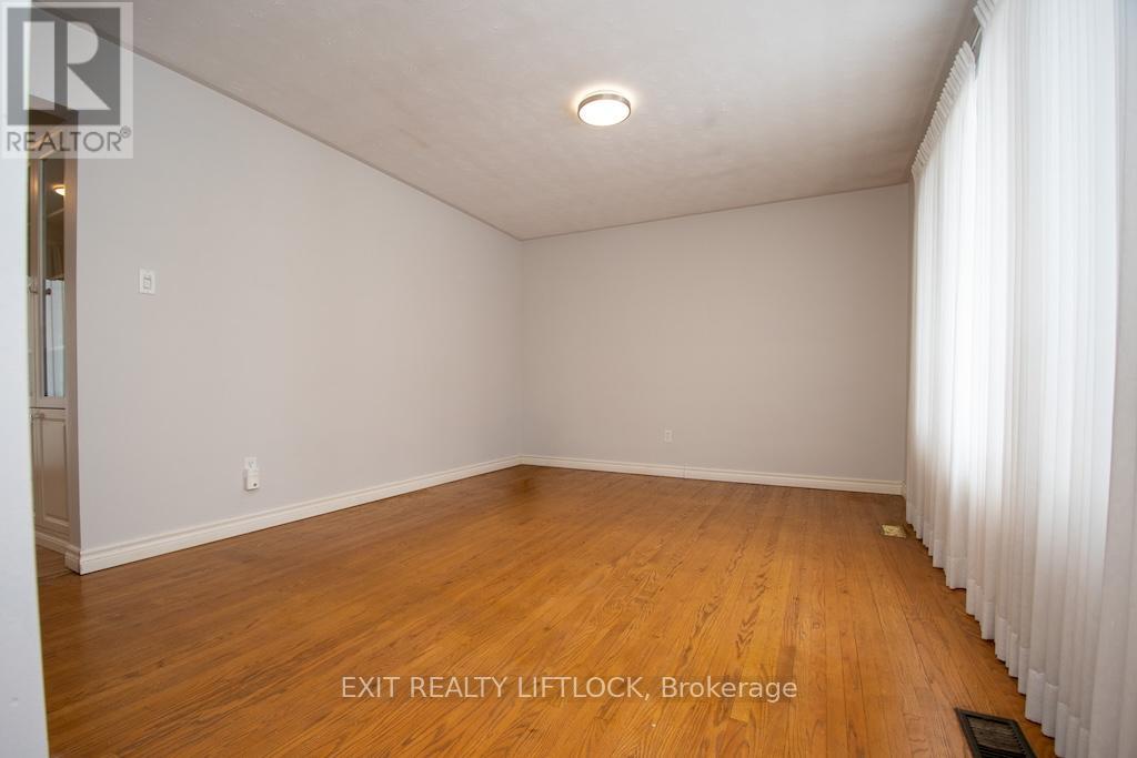 990 St Paul's Street, Peterborough (Northcrest Ward 5), Ontario  K9H 6J6 - Photo 5 - X12798246