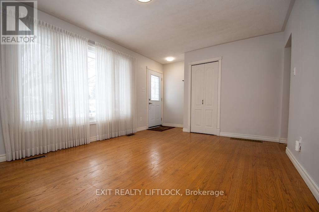 990 St Paul's Street, Peterborough (Northcrest Ward 5), Ontario  K9H 6J6 - Photo 6 - X12798246