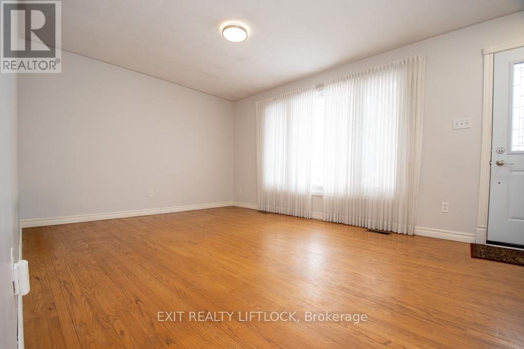 990 St Paul's Street, Peterborough (Northcrest Ward 5), Ontario  K9H 6J6 - Photo 7 - X12798246